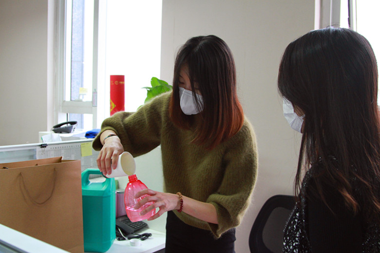 徐锐采购并分发消毒液_副本